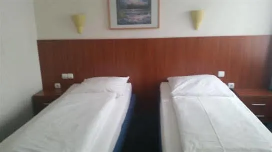 B&D Hotel Hannover 2*,